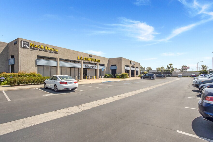 2991-2995 E White Star Ave, Anaheim, CA à vendre - Photo du bâtiment - Image 2 de 60