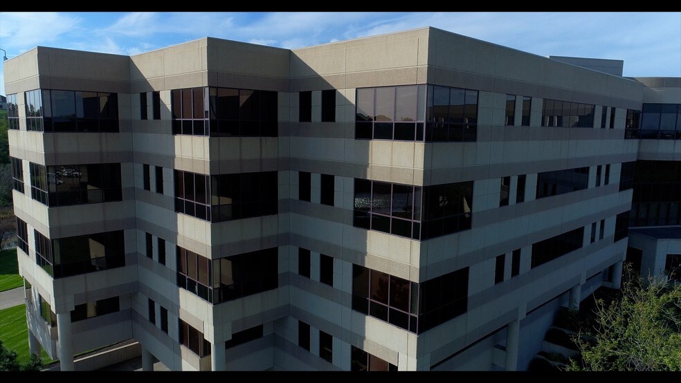 2627 KFB Plz, Manhattan, KS à louer - Photo du bâtiment - Image 2 de 11