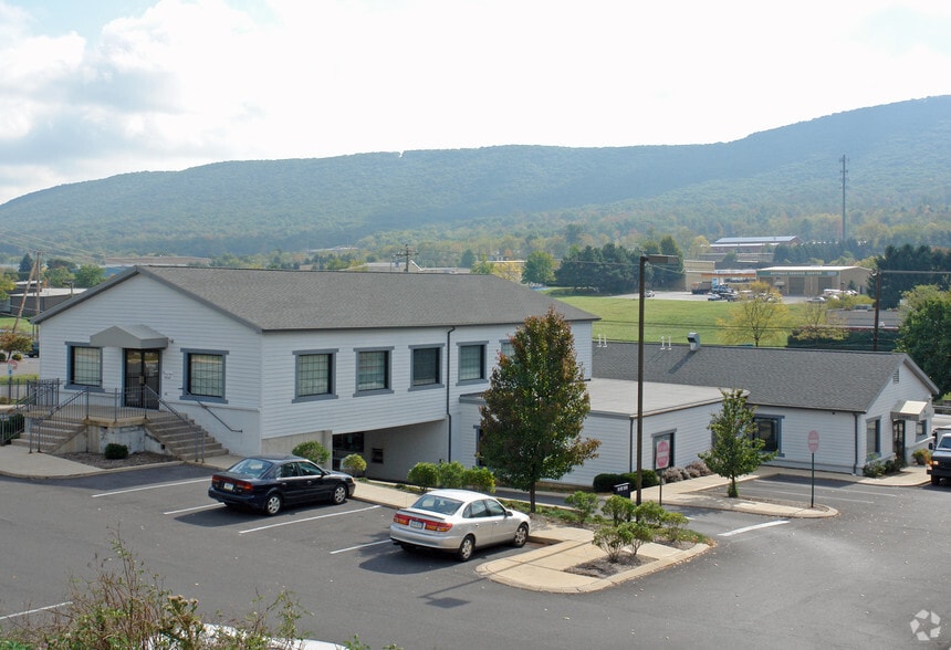 2541 E College Ave, State College, PA for lease - Building Photo - Image 2 of 17