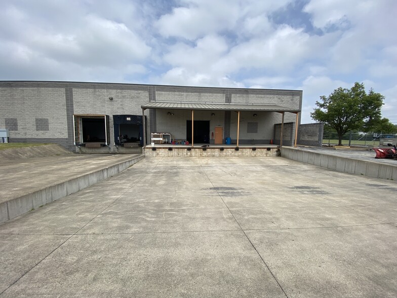 21600 Miles Rd, North Randall, OH for lease - Building Photo - Image 3 of 28