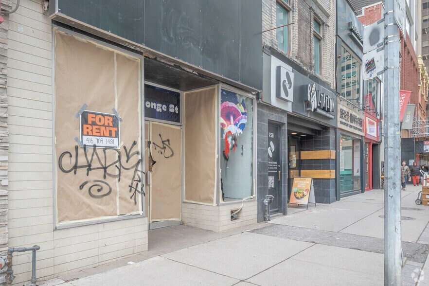 756 Yonge St, Toronto, ON à louer - Photo du bâtiment - Image 3 de 3