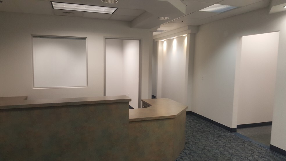 8680 Greenback Ln, Orangevale, CA à louer - Photo intérieure - Image 2 de 17