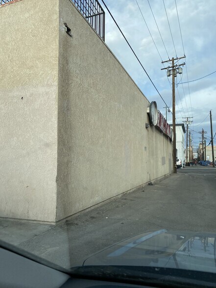 123 Paulin Ave, Calexico, CA à louer - Photo du bâtiment - Image 3 de 5