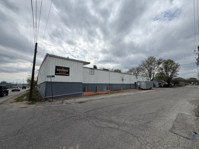 Plus de détails pour 230 Bridge St, Mooresville, IN - Industriel à louer