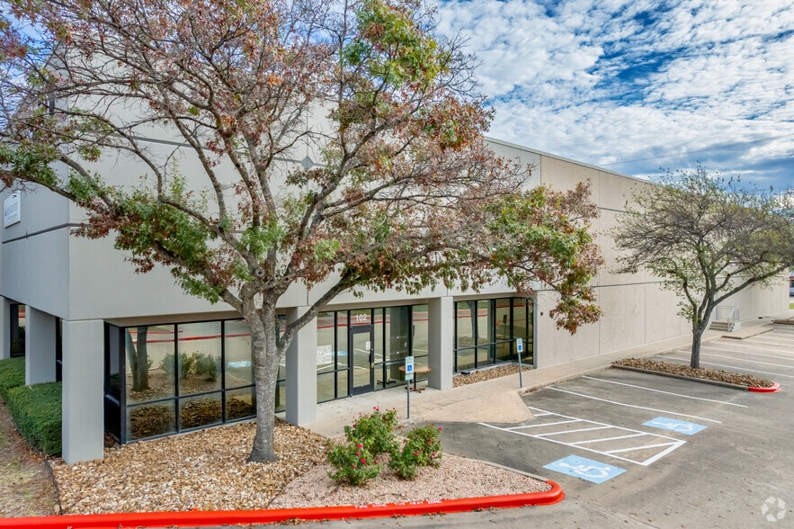 2515 Brockton Dr, Austin, TX for lease - Primary Photo - Image 1 of 4
