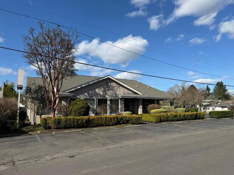 705 Ewald Ave SE, Salem, OR à louer - Photo du bâtiment - Image 2 de 3
