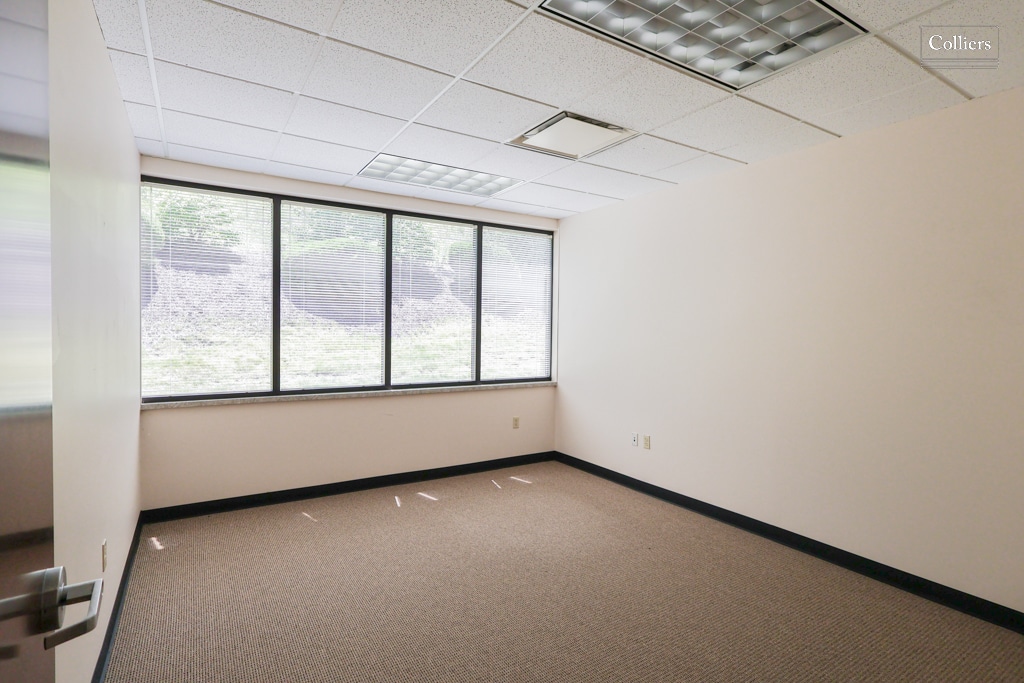 11 Grandview Cir, Canonsburg, PA for lease Interior Photo- Image 1 of 5