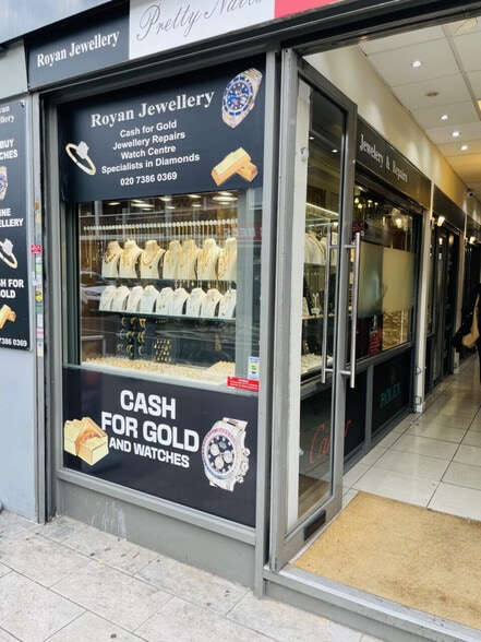 347 North End Rd, London for lease - Building Photo - Image 2 of 9