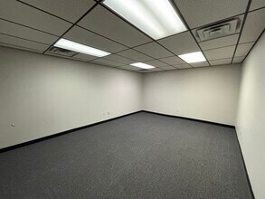 40 Monument Sq, Urbana, OH à louer Photo intérieure- Image 2 de 7