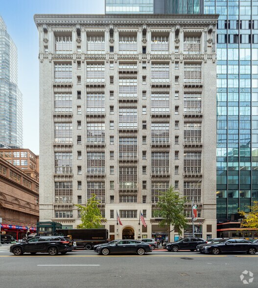 200 W 57th St, New York, NY à louer - Photo du bâtiment - Image 2 de 5