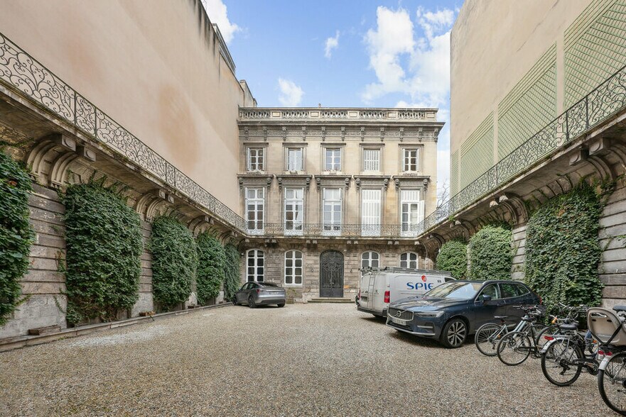 12 Rue De Castellane, Paris à louer - Photo du bâtiment - Image 2 de 8