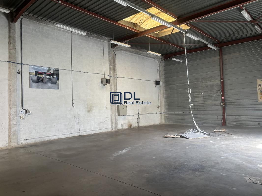 Industrial in Sainte-Geneviève-des-Bois for sale Interior Photo- Image 1 of 8