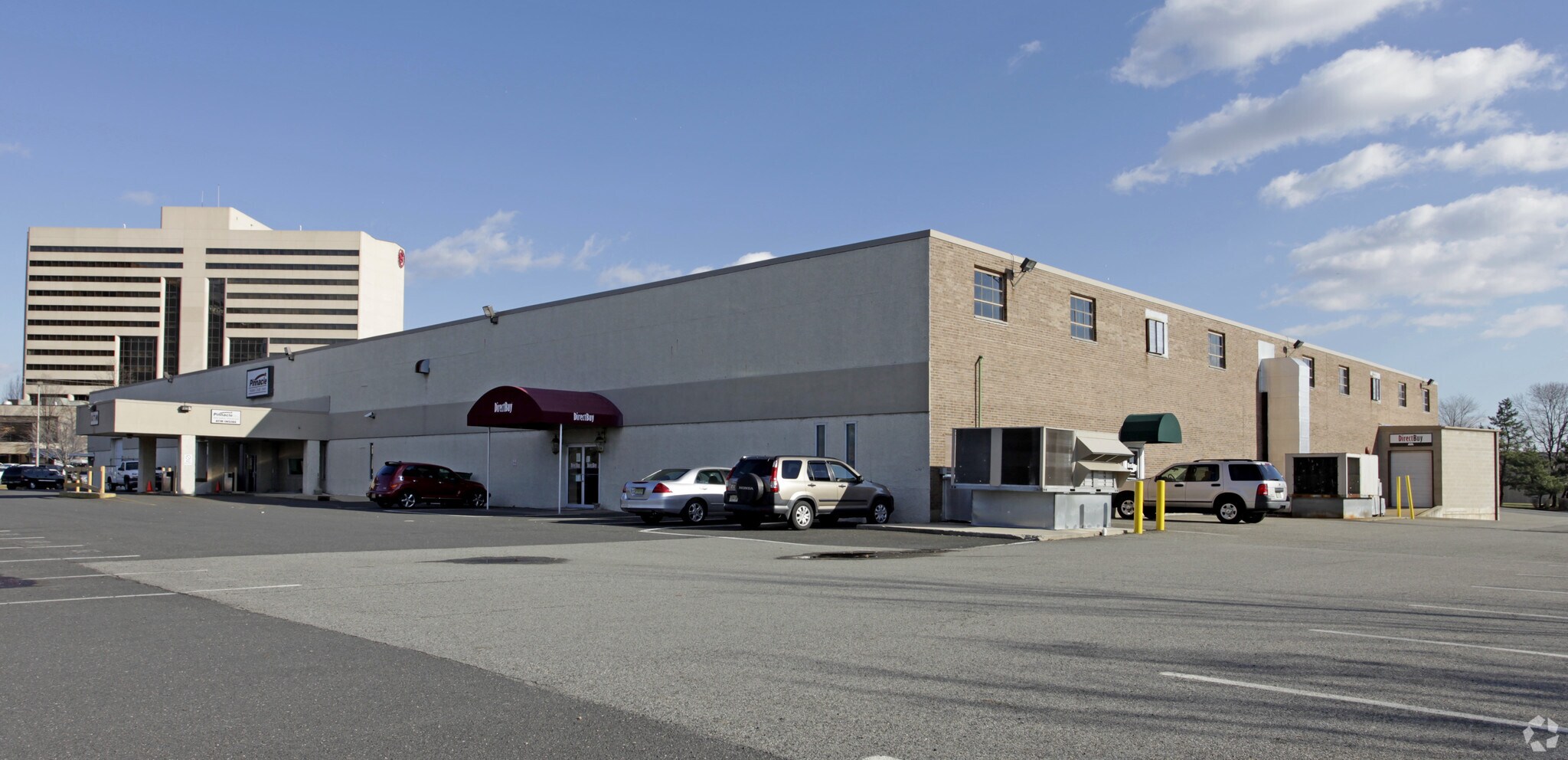 135 Raritan Center Pky, Edison, NJ à louer Photo du bâtiment- Image 1 de 7