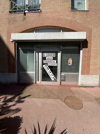 Plus de détails pour Square Des Griffons, Créteil - Bureau/Commerce de détail à louer
