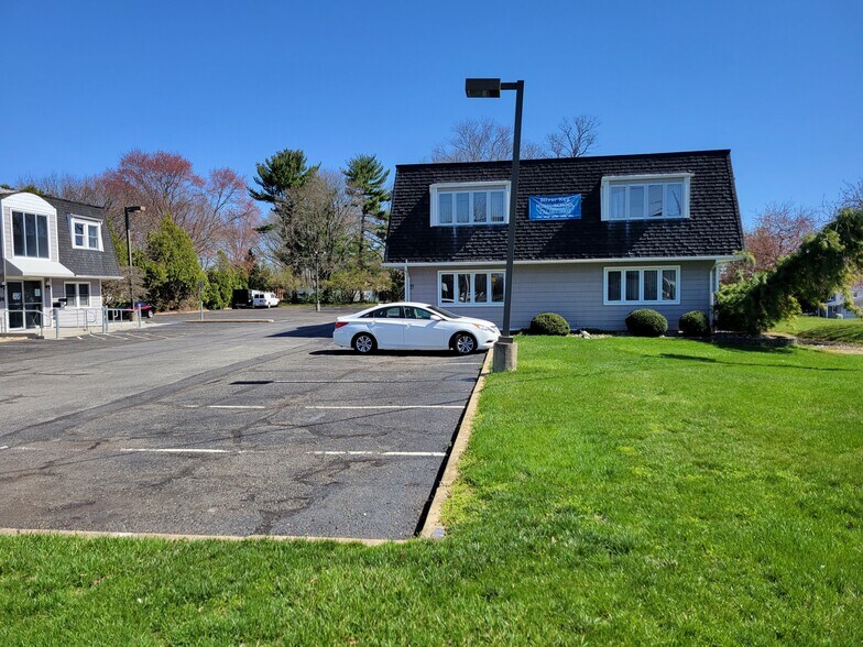 8 Old Bridge Tpke, South River, NJ à louer - Photo du bâtiment - Image 3 de 12