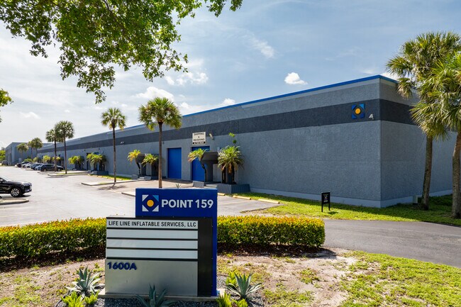 Plus de détails pour 1600 NW 159th St, Miami, FL - Industriel à louer