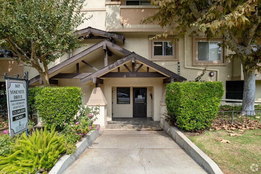 1615 Yosemite Dr, Los Angeles, CA for sale - Building Photo - Image 3 of 5