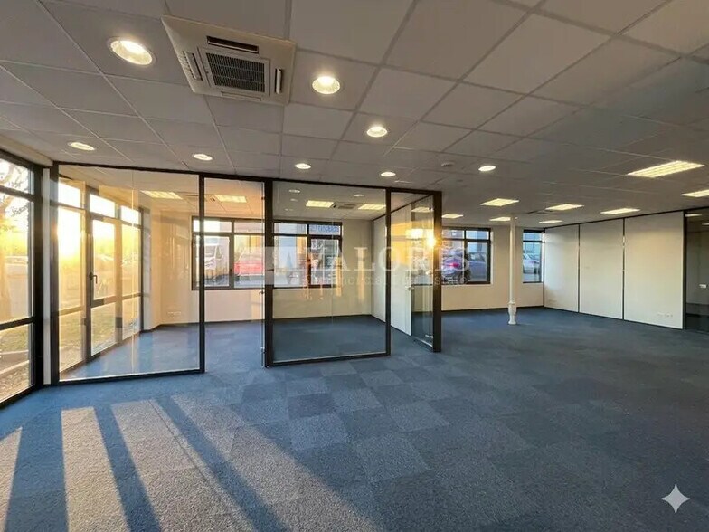 598 Boulevard Albert Camus, Villefranche-sur-Saône for lease - Interior Photo - Image 3 of 7