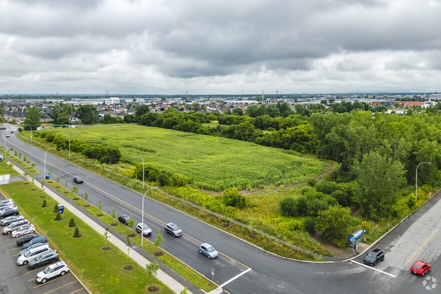 Blvd Daniel-Johnson, Laval, QC à vendre - Photo principale - Image 3 de 5