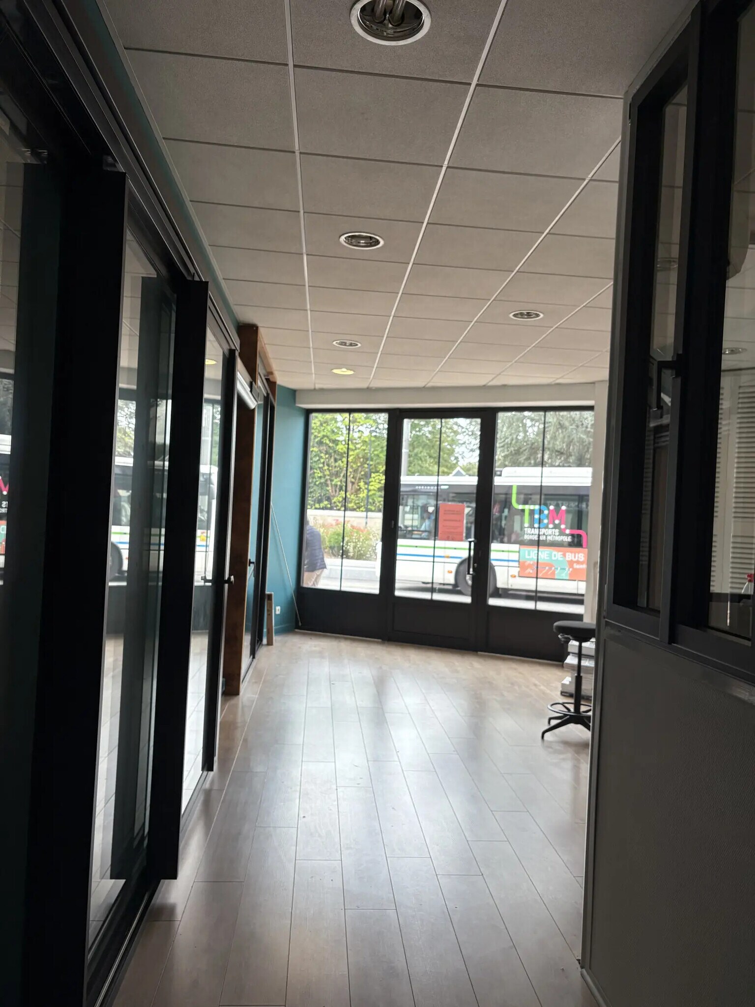 Retail in Bordeaux for lease Interior Photo- Image 1 of 13