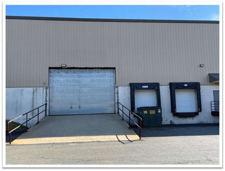 120 Kenyon Dr, Lakewood, NJ for lease - Building Photo - Image 3 of 7