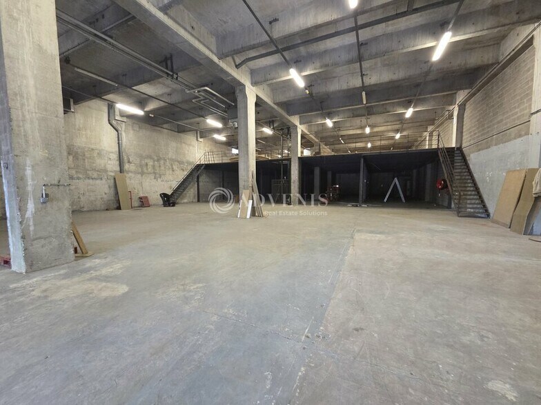 Flex in Garges-lès-Gonesse for lease - Interior Photo - Image 2 of 7
