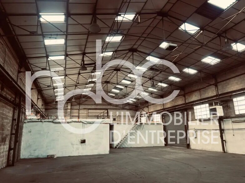 Flex in Chassieu for lease - Interior Photo - Image 3 of 8