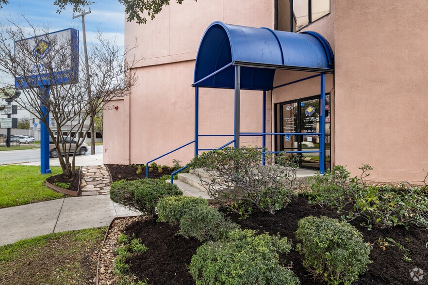 4205 San Pedro Ave, San Antonio, TX for lease - Building Photo - Image 2 of 22