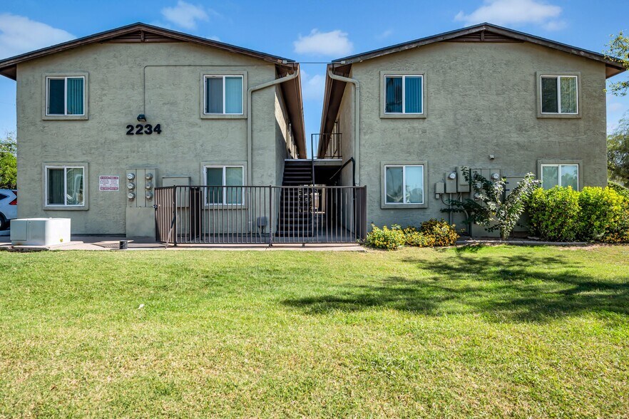 2234 W Hazelwood St, Phoenix, AZ à vendre - Photo du bâtiment - Image 2 de 29