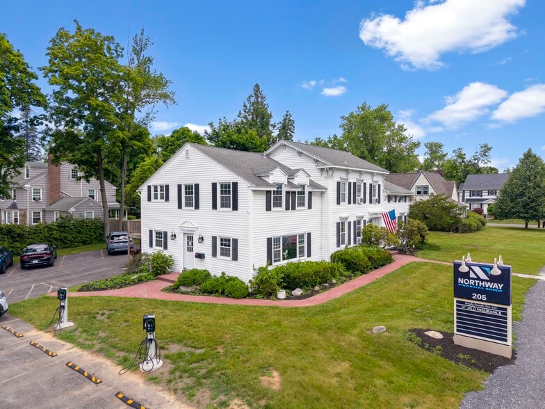 205 Delaware Ave, Delmar, NY à louer - Photo du bâtiment - Image 2 de 49
