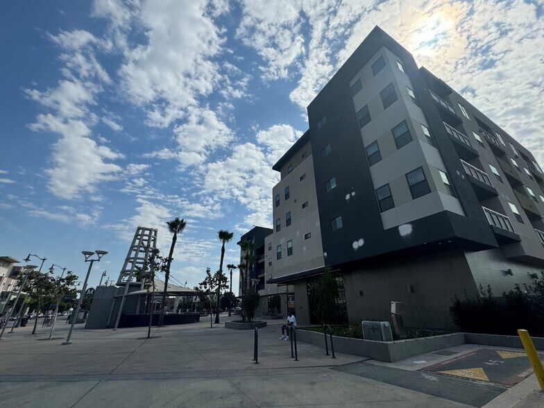 111-121 S Soto St, Los Angeles, CA à louer - Photo du bâtiment - Image 2 de 7