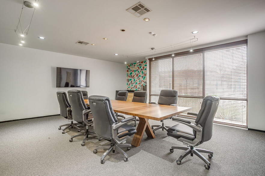 3108 W 6th St, Fort Worth, TX for lease - Building Photo - Image 3 of 14