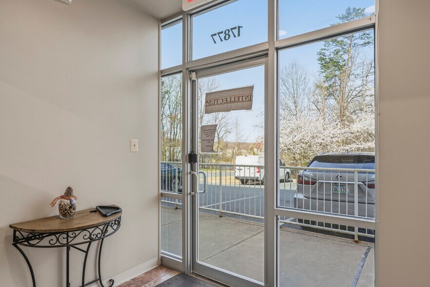 17857-17889 Fraley Blvd, Dumfries, VA à vendre - Photo du bâtiment - Image 3 de 34