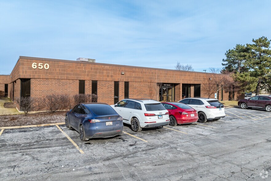 650 E Devon Ave, Itasca, IL à louer - Photo du bâtiment - Image 2 de 13
