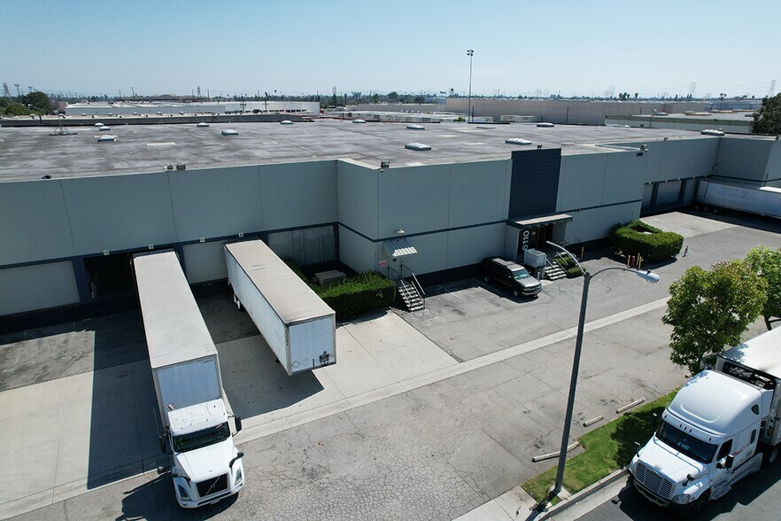 6120-6140 Peachtree St, Commerce, CA à louer - Photo du bâtiment - Image 2 de 14