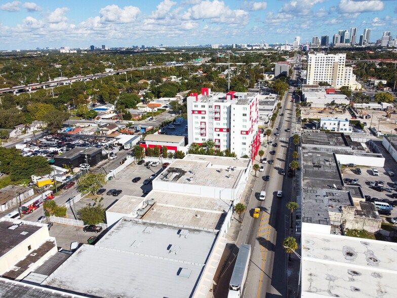 1635 NW 36th St, Miami, FL à louer - Aérien - Image 3 de 15
