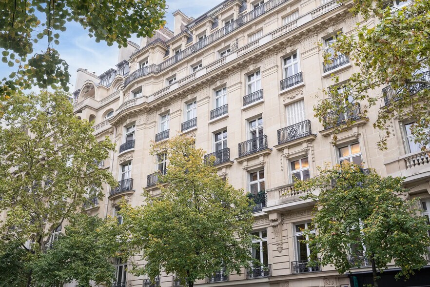 Immeuble residentiel dans Paris à vendre - Photo du bâtiment - Image 1 de 12