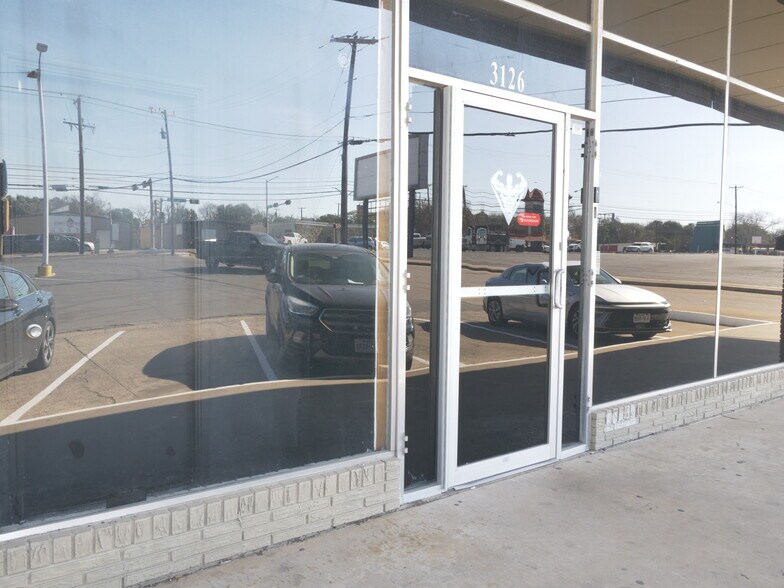 3112-3126 Franklin Ave, Waco, TX à louer - Photo du bâtiment - Image 3 de 3