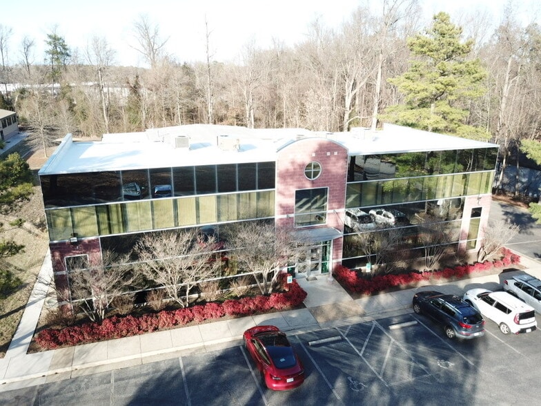1808 Coyote Dr, Chester, VA à louer - Photo du bâtiment - Image 3 de 10