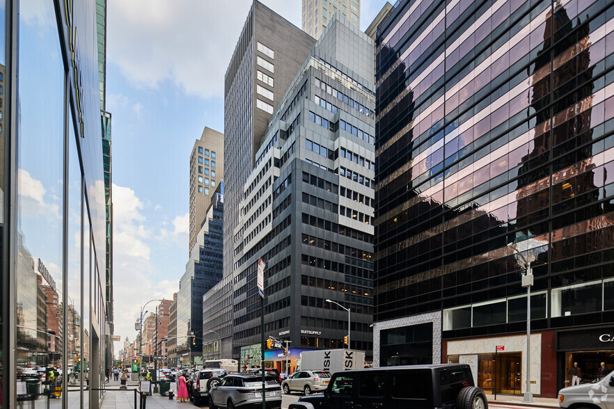 635 Madison Ave, New York, NY for lease - Building Photo - Image 2 of 4