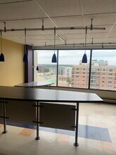 701 Lee St, Des Plaines, IL à louer Photo intérieure- Image 2 de 8