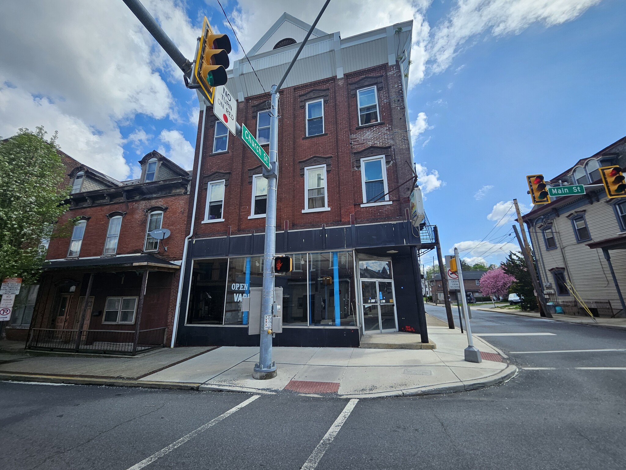 232 E Church St, Slatington, PA for lease Primary Photo- Image 1 of 9