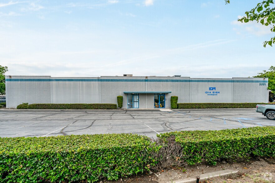 5061 Brooks St, Montclair, CA à louer - Photo du bâtiment - Image 3 de 12