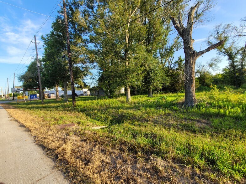 15518 Highway 36, Needville, TX à vendre - Photo du bâtiment - Image 2 de 37