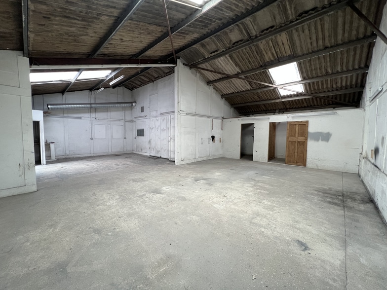 Storrington Rd, Pulborough for lease - Interior Photo - Image 3 of 5