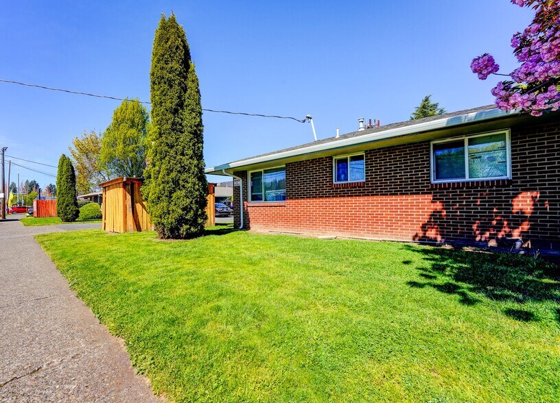 1049 SE Walnut St, Hillsboro, OR à vendre - Photo du bâtiment - Image 3 de 63