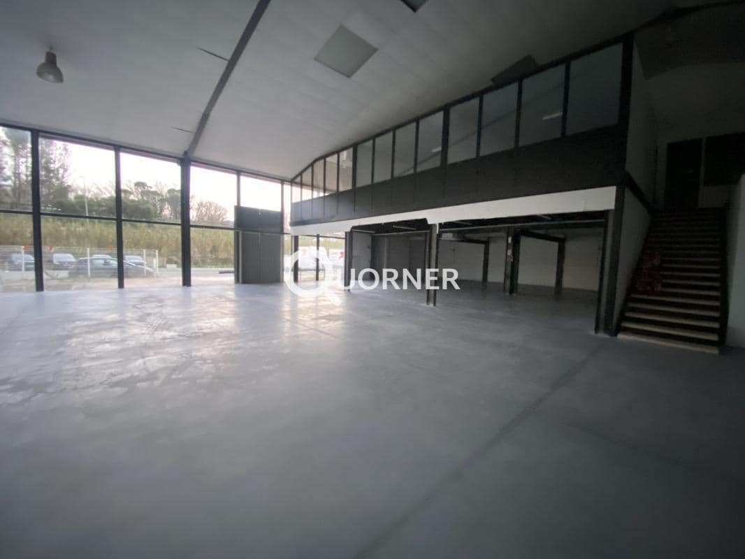 Retail in Frejus for lease Interior Photo- Image 1 of 4