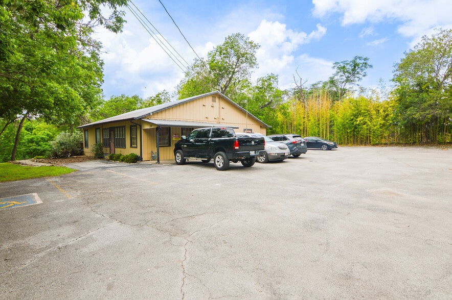 128 W Theissen St, Boerne, TX for sale - Building Photo - Image 3 of 20