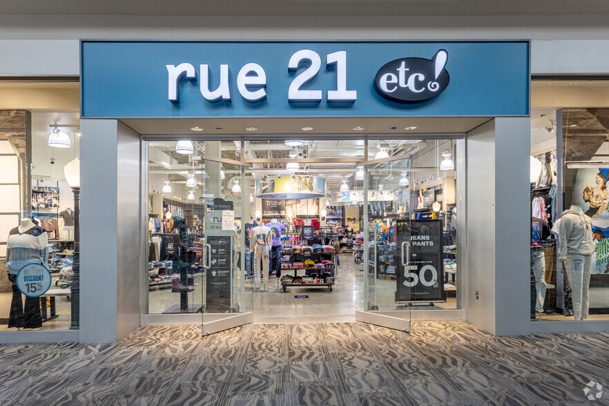 1801 SW Wanamaker Rd, Topeka, KS for lease - Interior Photo - Image 3 of 45