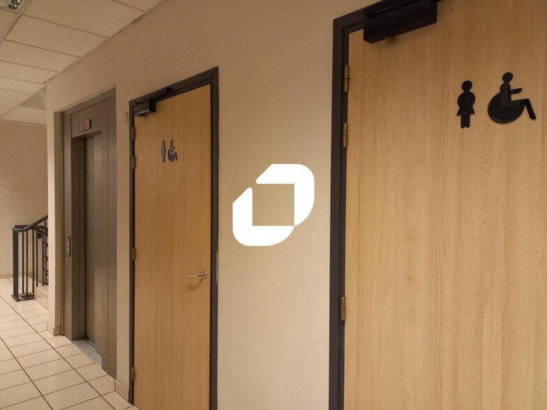 Office in Lille for lease - Building Photo - Image 2 of 12